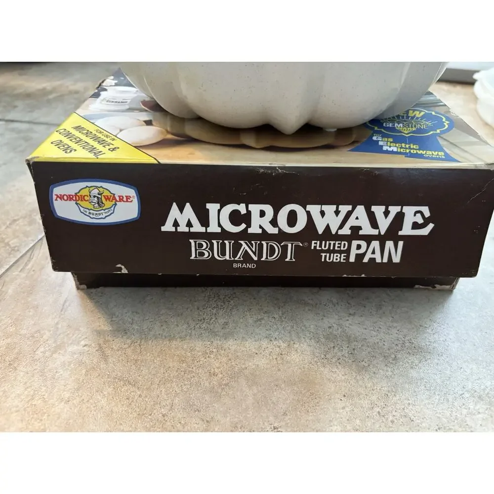 Vintage Nordic Ware Microwave Bundt Pan 61104 Gemstone Ware w Origin Box Recipes